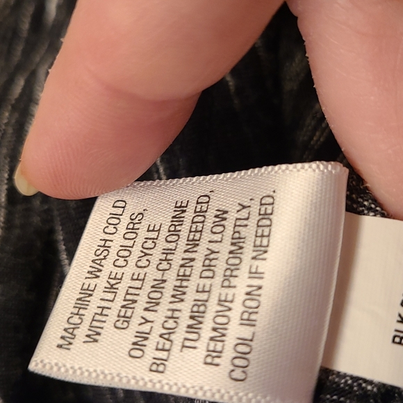 Apt 9 Black, Grey, and White Top Size XL - Picture 6 of 7